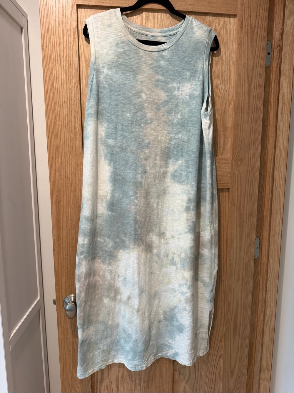 Universal Thread Sleeveless Tie-Dye Midi Dress in Pale Blue and Cream